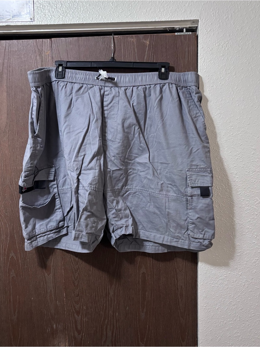 Source Unknown Light Gray Cargo Shorts with Utility Pockets